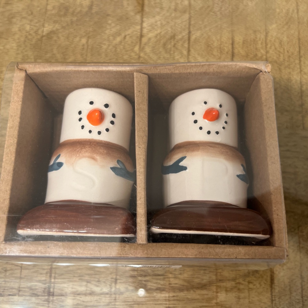 - Snowman s’more salt & PEPPER Shakers